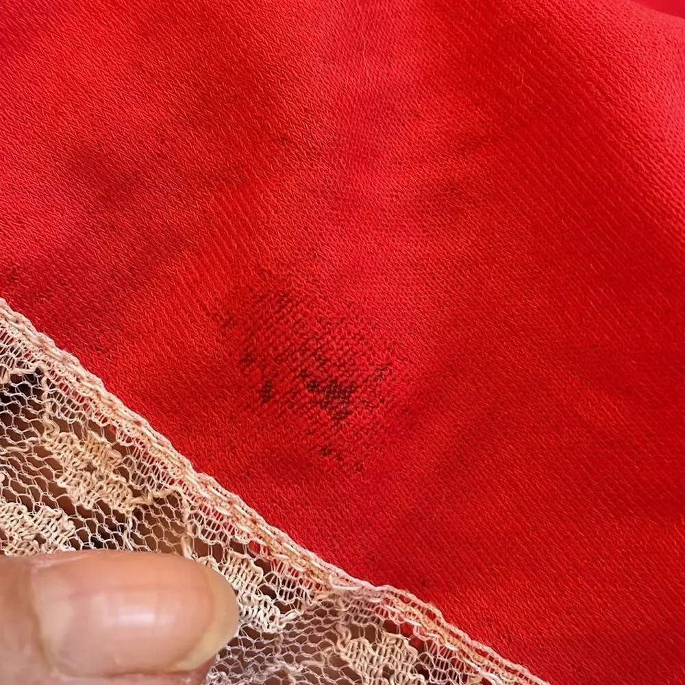 Vtg 60s/70s red little girls long nightgown with long sleeves & lace detailing‎